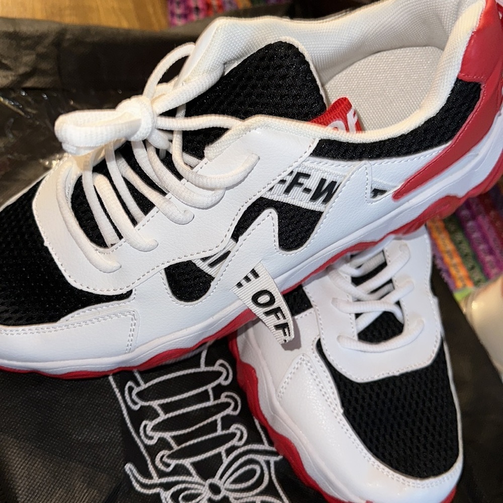 Sneaker - Picture 2 of 4